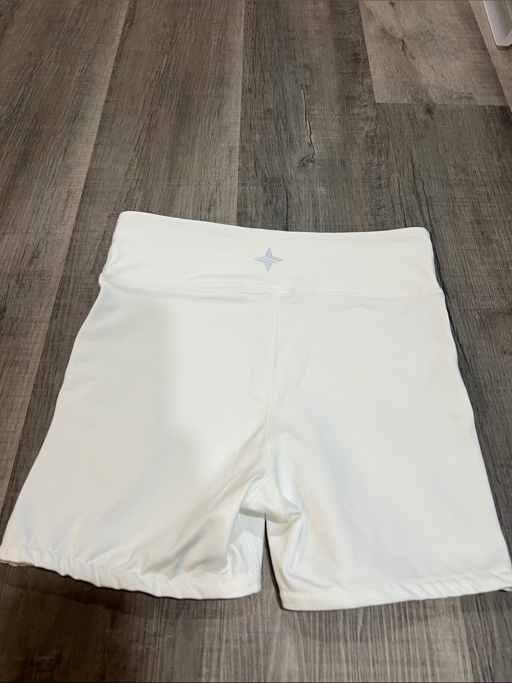 🛍️BOGO FREE Tuckernuck White Cane shorts size small - Picture 2 of 3